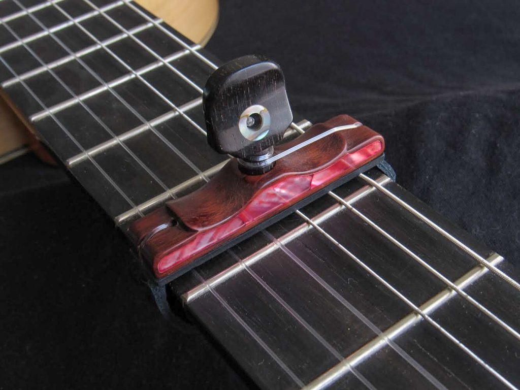 Cejilla artesana de nácar rojo