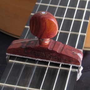 Cejilla artesana de Palo Santo