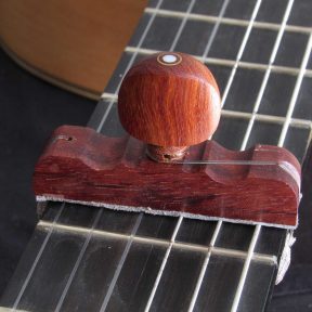 Cejilla artesana de Palo Santo