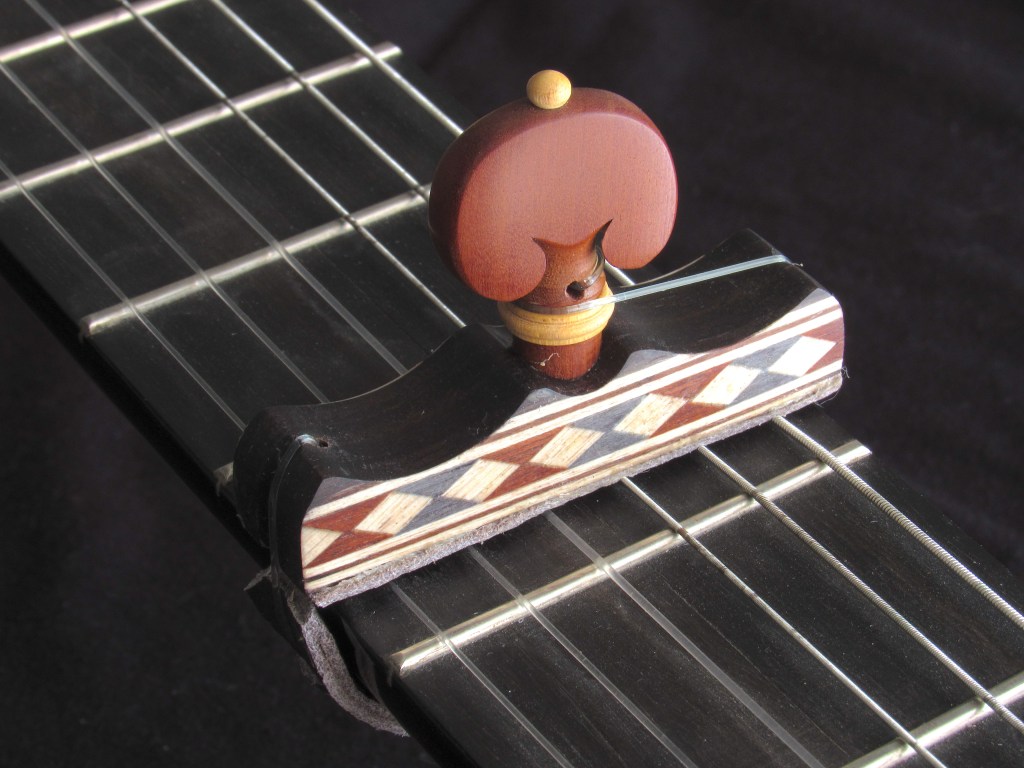 Cejilla flamenca con taracea