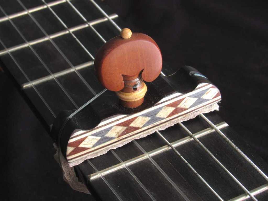 Cejilla flamenca con taracea